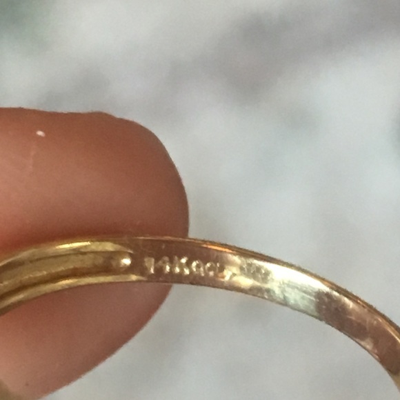 Gold ring with a ruby. Open to offers - Picture 4 of 4